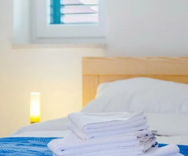 Mimoza アパート ミルナ