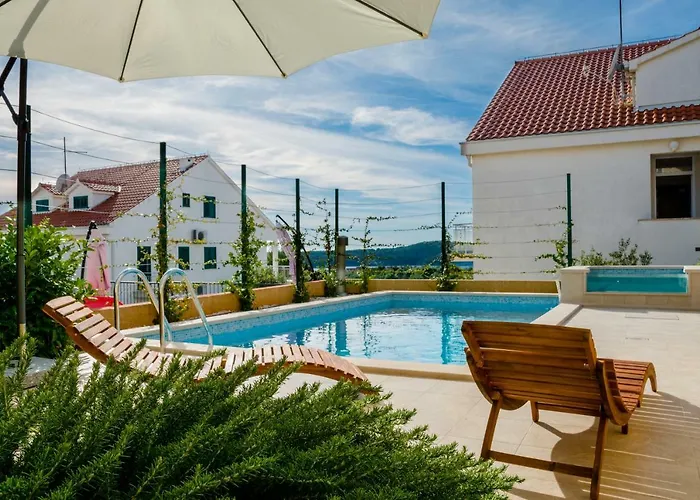 Mimoza アパート ミルナ