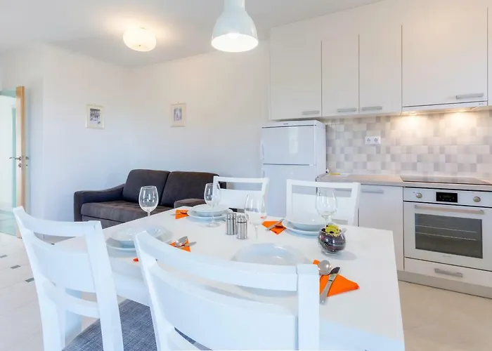 アパート Mimoza ミルナ